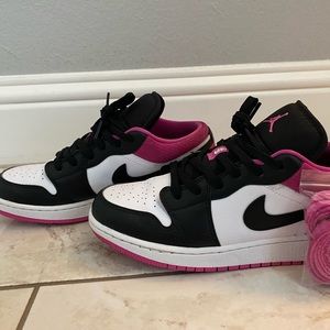 Women’s Jordan 1 Low Black Active Fuchsia